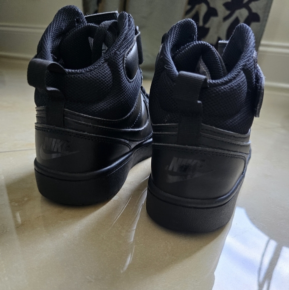 Nike Court Borough Mid 2 Triple Black, boys 6Y - Picture 4 of 7
